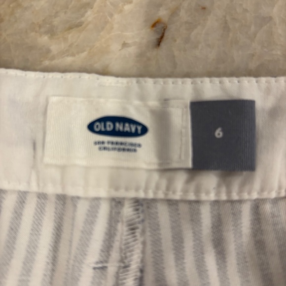 Old Navy RR Seersucker Shorts - Picture 2 of 3